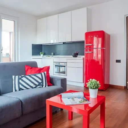 Bright One-bedroom With Terrace In * Mailand