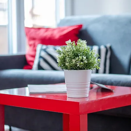 Bright One-bedroom With Terrace In * Mailand