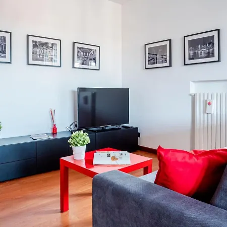 Bright One-bedroom With Terrace In Apartment Mailand
