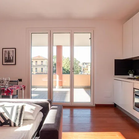 Bright One-bedroom With Terrace In Mailand