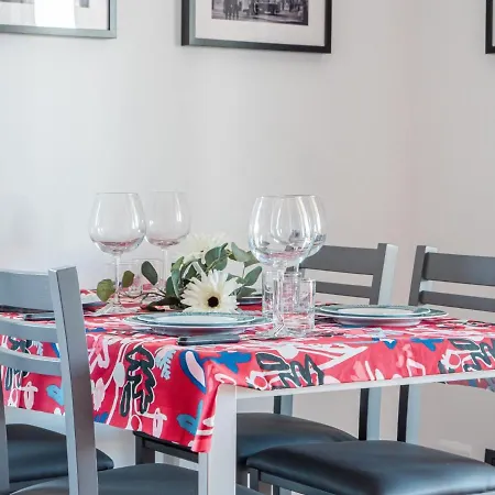 Bright One-bedroom With Terrace In Mailand