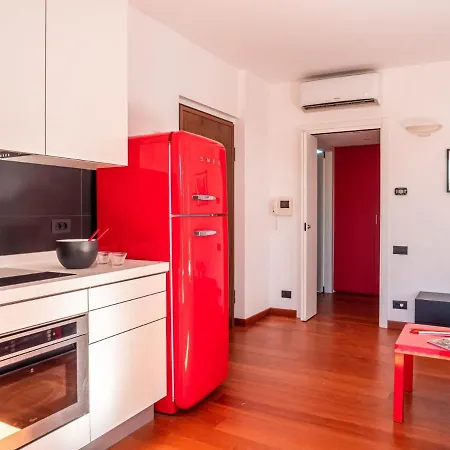 Bright One-bedroom With Terrace In Apartment Mailand
