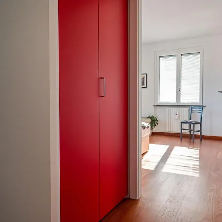 Apartment Bright One-bedroom With Terrace In Mailand