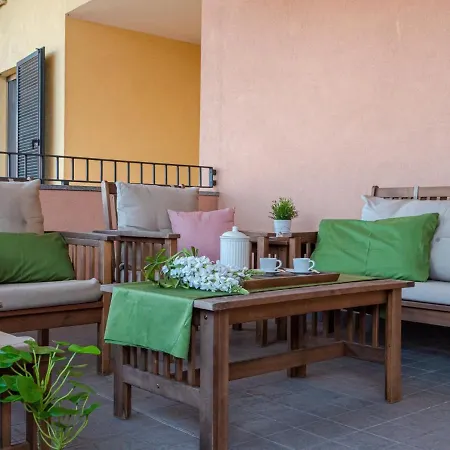 Apartment Bright One-bedroom With Terrace In