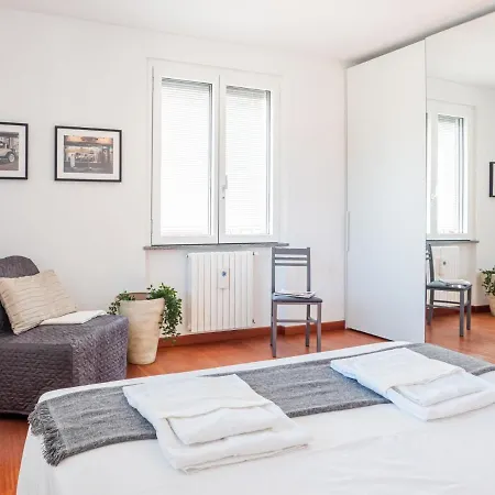 Bright One-bedroom With Terrace In Apartment